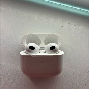 Apple Airpod 3s WITH Charging Case